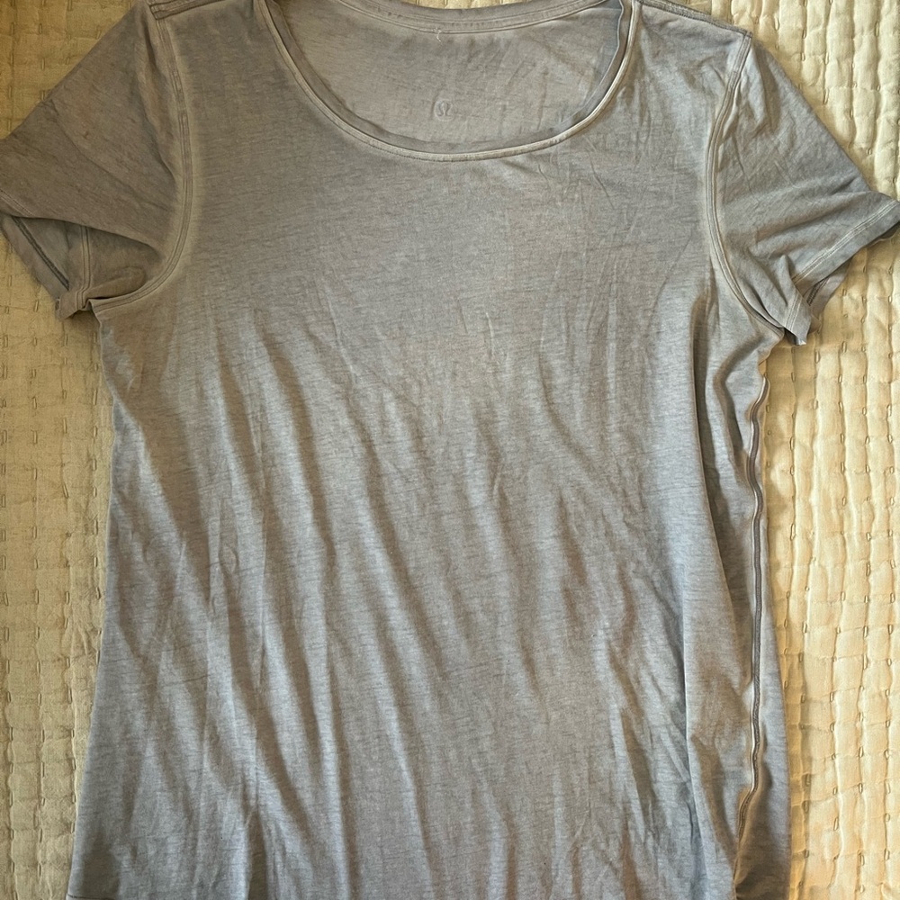 Lululemon women’s tee
